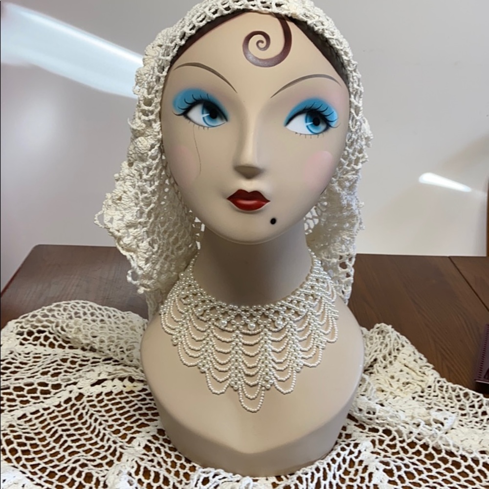 Gorgeous fax pearl collar necklace